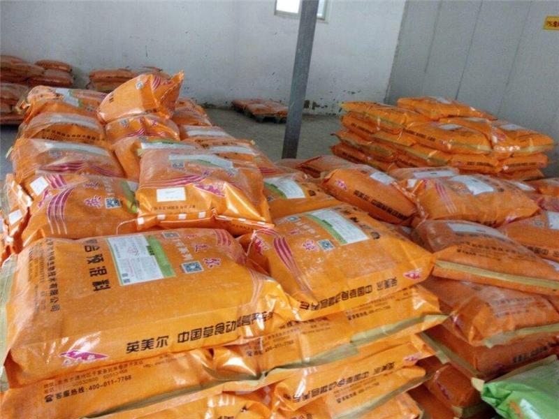 2、育肥牛應(yīng)該喂什么飼料？育肥牛應(yīng)該喂什么飼料才能長(zhǎng)得快
